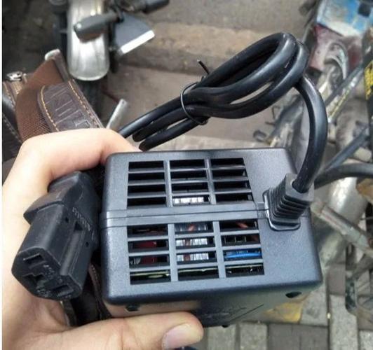 电动车充电器“嗡嗡响”还发烫？要注意了！